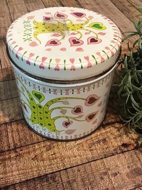 ♥️5/25$ vintage Avon tin with issues